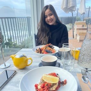 Meet your Posher, Eva